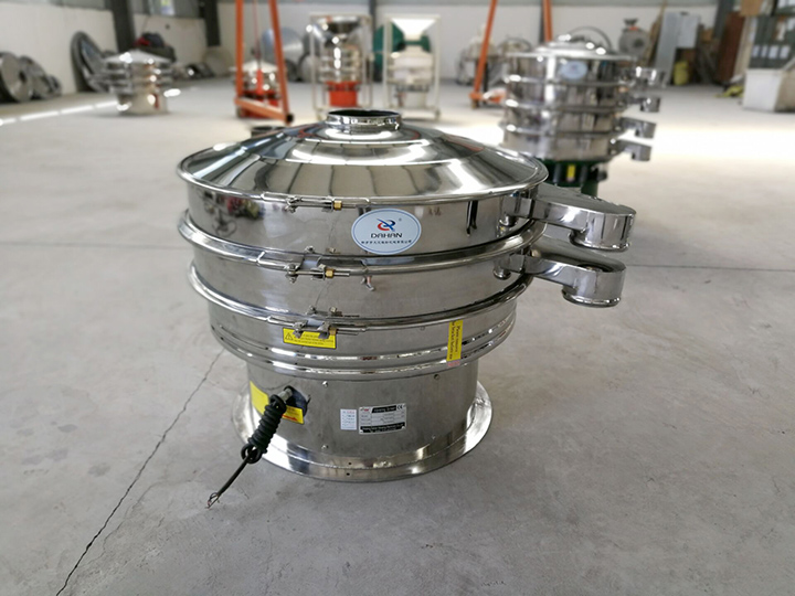 全不銹鋼振動篩整機(jī)采用不銹鋼拋光而成，干凈衛(wèi)生，可避免原料被污染